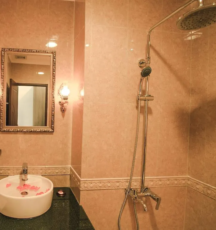 Den Long Do Hotel Nha Trang 3*,