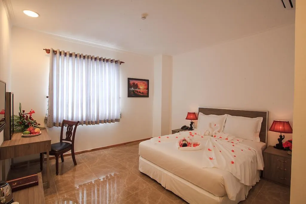 Den Long Do Hotel Nha Trang