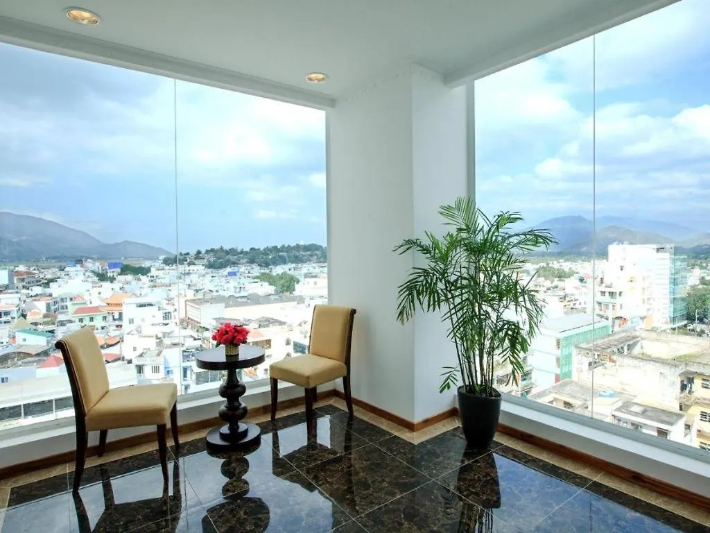 Den Long Do Hotel Nha Trang Vietnam