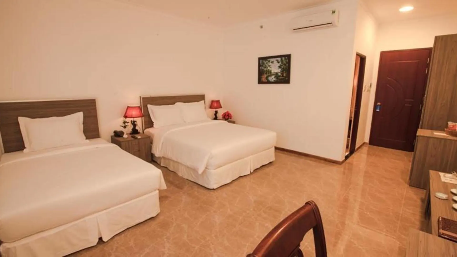 Den Long Do Hotel Nha Trang