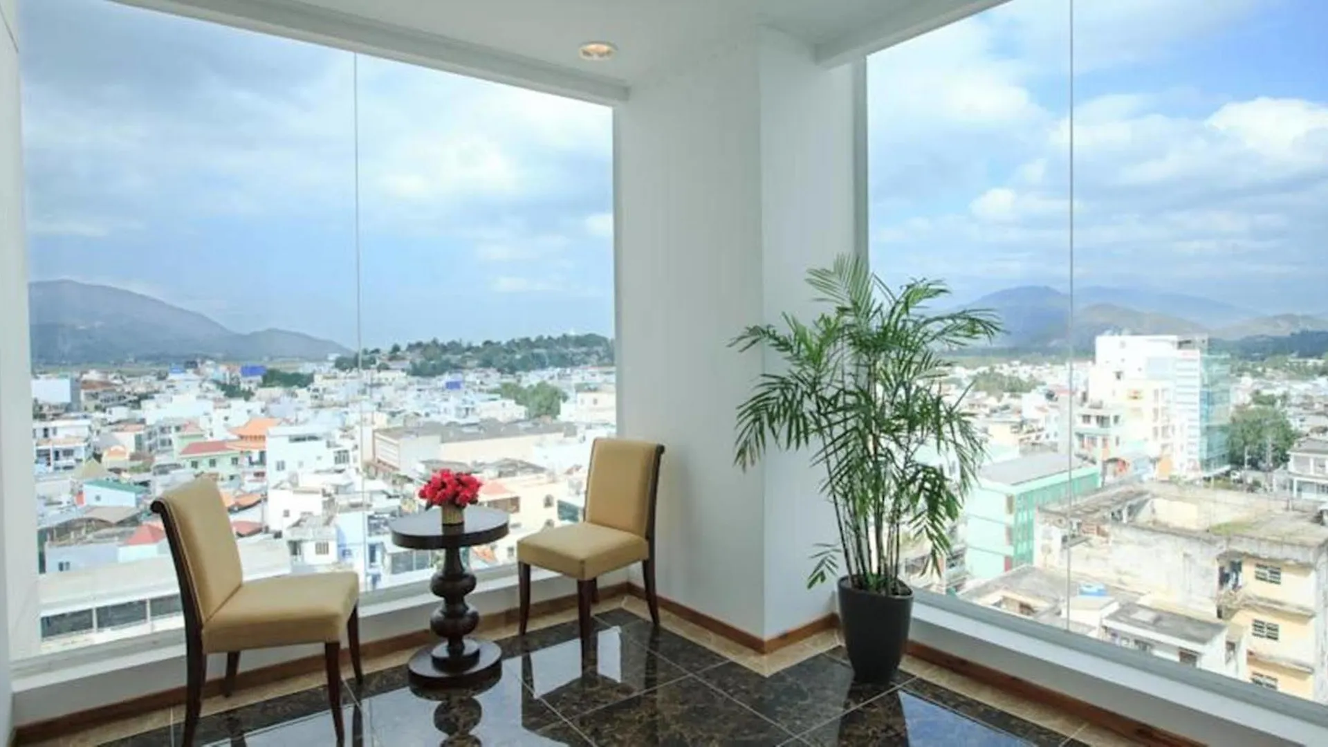 Den Long Do Hotel Nha Trang