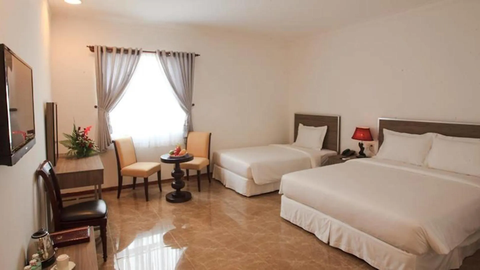 Den Long Do Hotel Нячанг